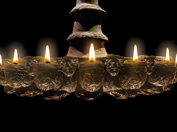 Luci dalle tenebre. Dai lumi degli etruschi ai bagliori di Pompei